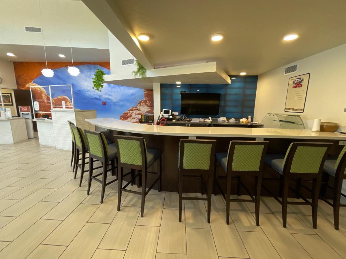 Wingate By Wyndham Cedar 3*
