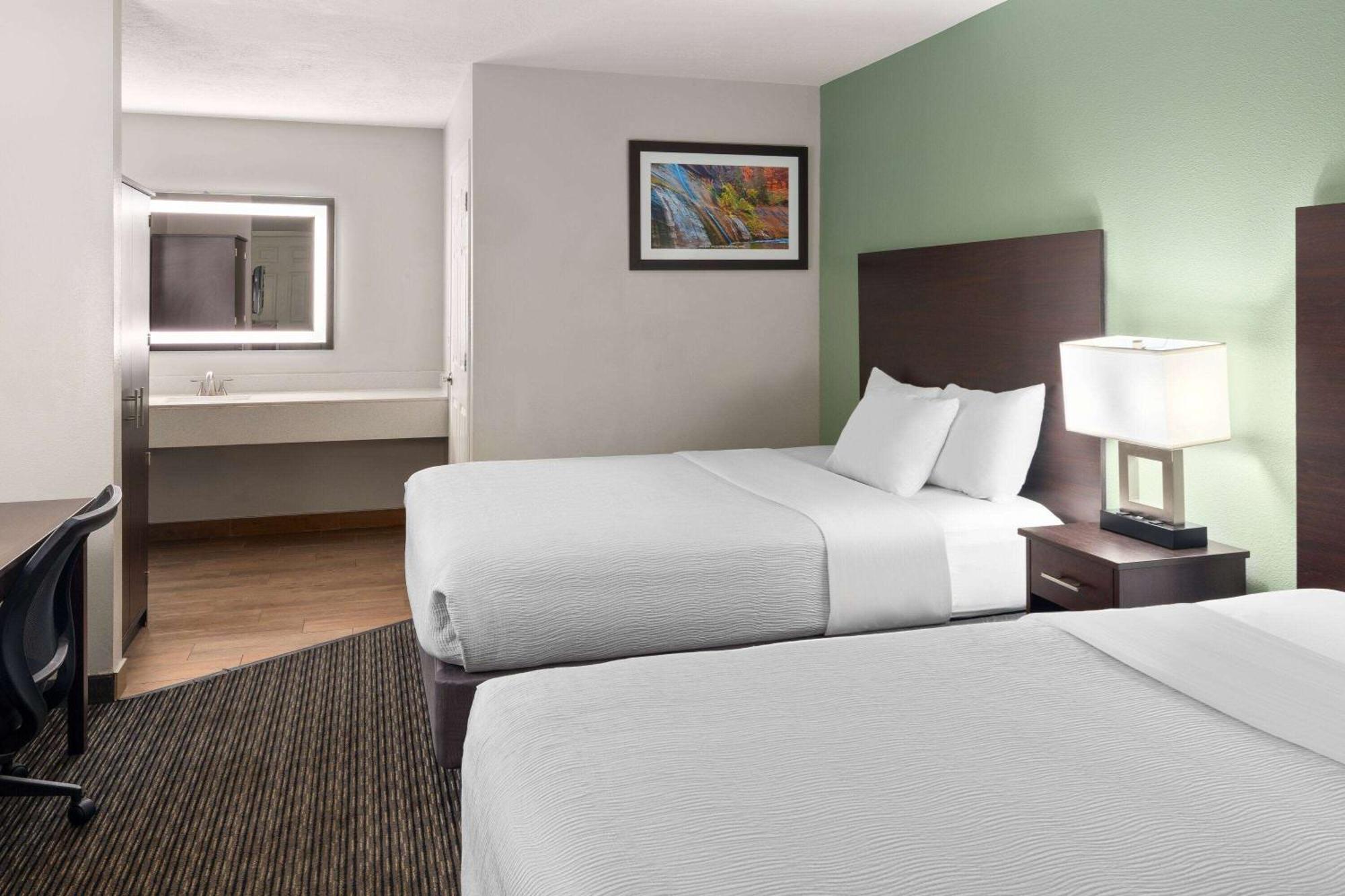 Hotel Wingate By Wyndham Cedar 3*